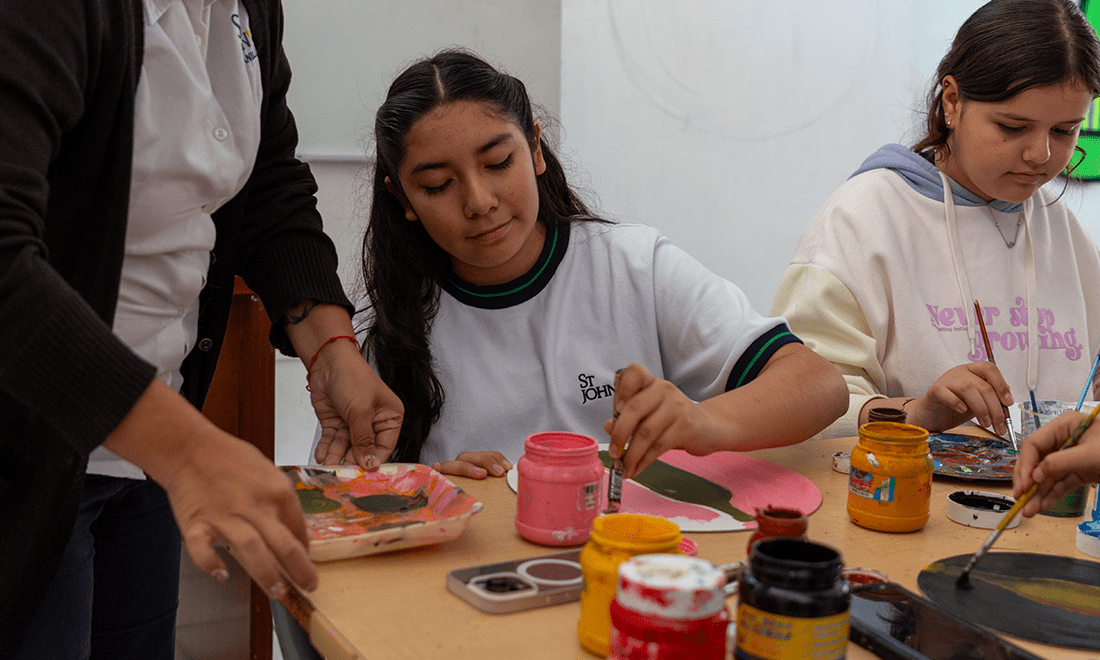 Cómo apoyar el desarrollo socioemocional de tu hijo durante la etapa de secundaria